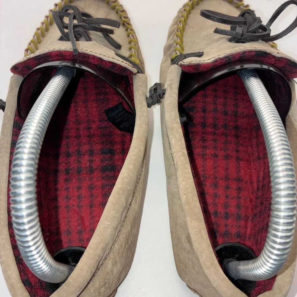 Magellan Outdoors‎ Youth Suede Moccasin Slippers Tan Plaid Lining Size 6